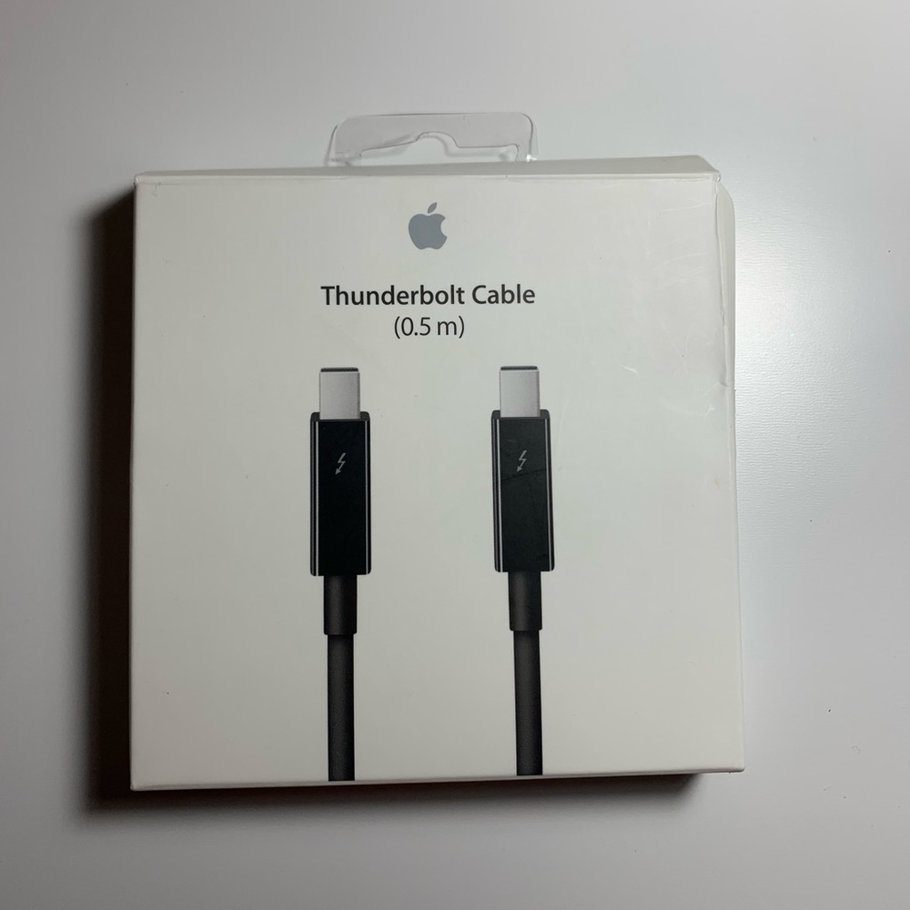 NWT Apple thunderbolt cable 0.5m